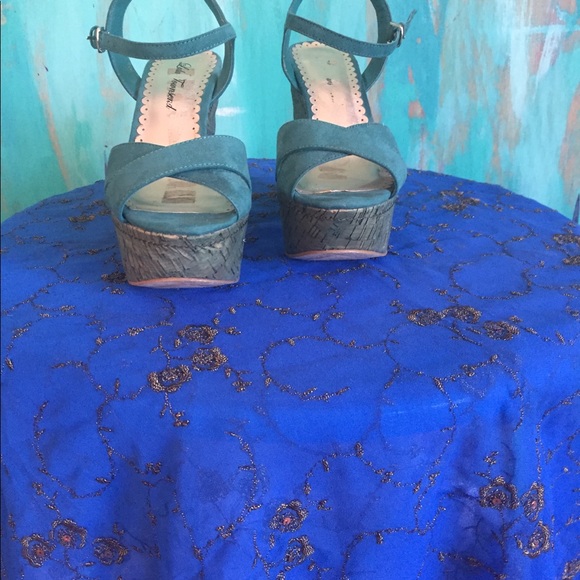 Shoes - Picture 5 of 5